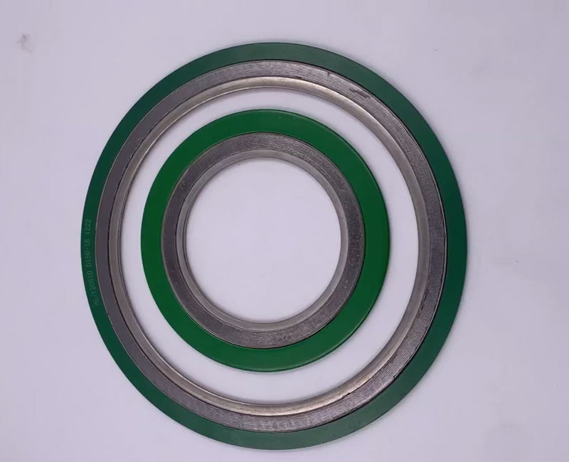 Спирально-навитая прокладка с внутренним и наружным кольцом